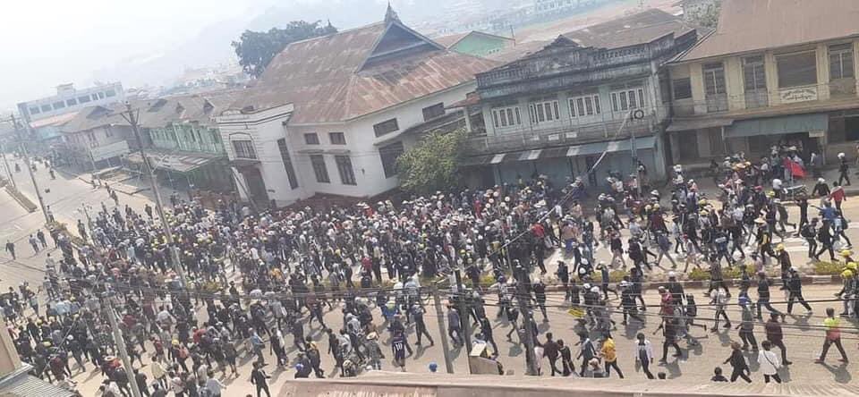 hannayuri_twt's tweet photo. tw // blood
Military terrorists violently dispersed peaceful strikes in #Mogok. Two person were shot DEAD, 1 in throat &amp; 1 in the abdomen. More than 15 people were injured from live ammunitions.
ANTIFASCIST REVOLUTION
#AntiFascistRevolution2021
#Mar27Coup
#WhatsHappeningInMyanmar https://t.co/YIvgdG5osb