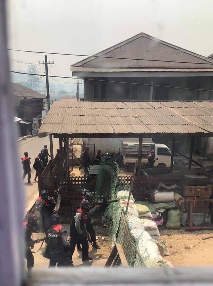 tw // blood
Military terrorists violently dispersed peaceful strikes in #Mogok. Two person were shot DEAD, 1 in throat &amp; 1 in the abdomen. More than 15 people were injured from live ammunitions.
ANTIFASCIST REVOLUTION
#AntiFascistRevolution2021
#Mar27Coup
#WhatsHappeningInMyanmar