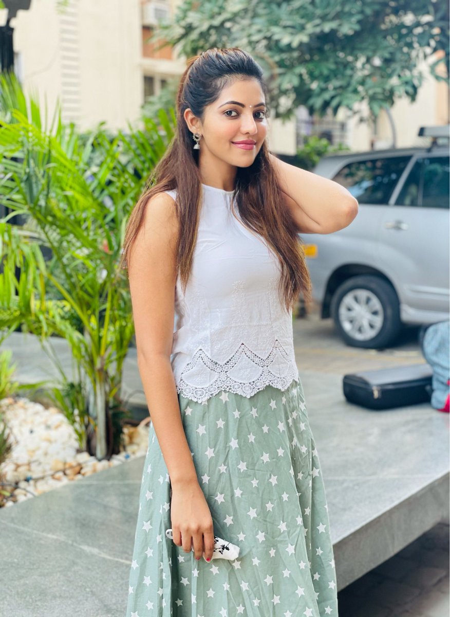 AthulyaOfficial's tweet photo. Think of all the good moments in life and keep smiling ❤️😍😍 #sweethearts #weekendvibes✌️ #keepsmiling #spreadpositivity 😍 https://t.co/tVEdYBaJ1r