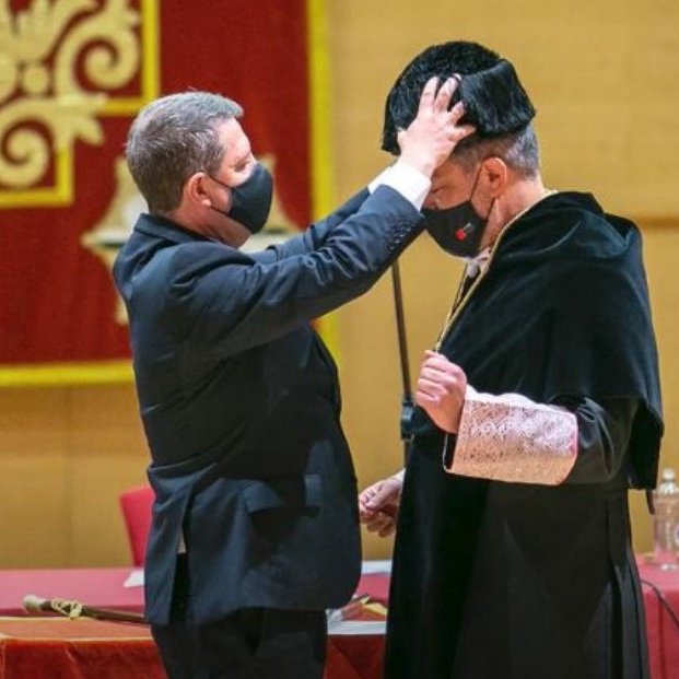 Desde la Facultad de Ciencias de la Educación y Humanidades felicitamos con entusiasmo a <a href="/GardeJulian/">Julian Garde</a> por su toma de posesión como Rector de la UCLM, deseándole con toda nuestra ilusión el mayor de los éxitos en su gestión al frente de nuestra universidad. Enhorabuena, Julián.