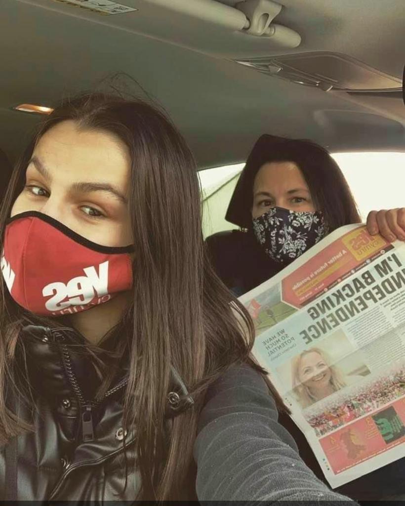 This week we will have nearly FIFTY volunteers posting <a href="/YesCymru/">YesCymru</a> newspapers through doors in the Rhymney Valley. Huge thanks to teams like Grace, Rebecca and Scarlet delivering in Hengoed today. #indywales #annibyniaeth