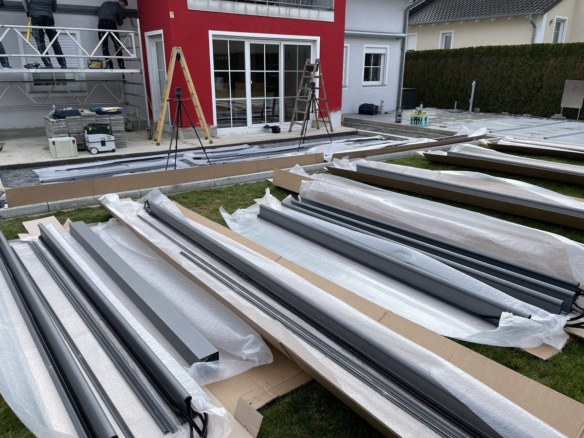 GollmarRudiger's tweet photo. Montageschulung Terrazza Originale mit Wandversatz 
[Werbung durch Markennennung]
#weinor #outdoorliving #terrassen https://t.co/o3RHZVFSWb