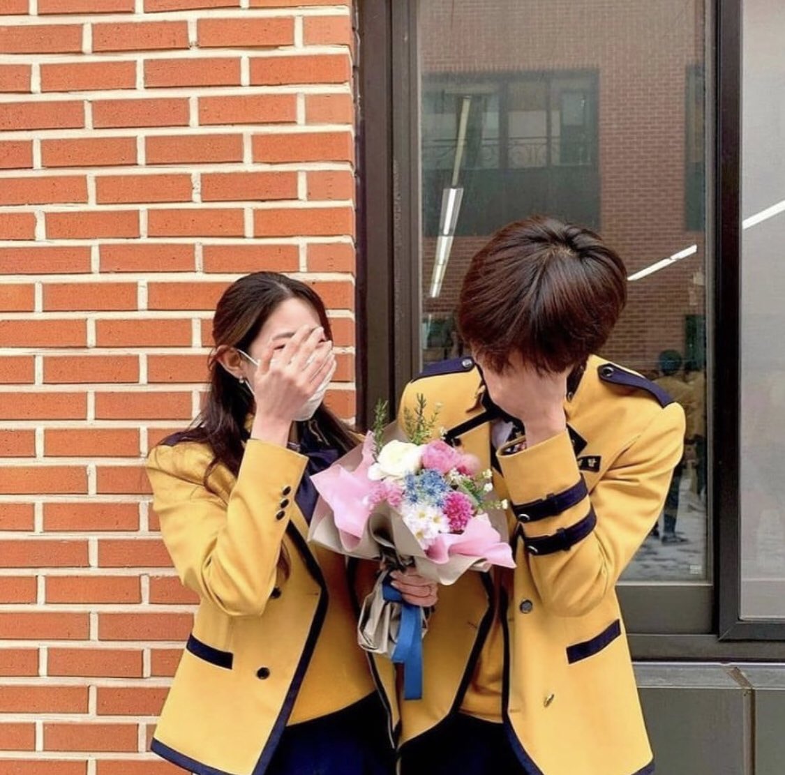 damisgirlf's tweet photo. i think about yedam’s graduation a lot. https://t.co/onrPMfkrMt