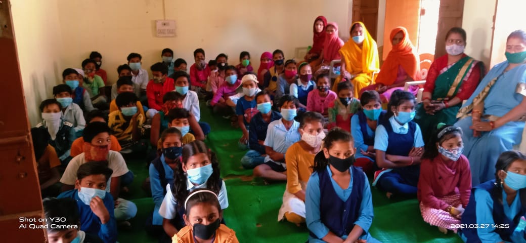 आज चन्दन  देवी स्कूल, एम एल बी स्कूल, कन्या शाला सिंहपुर में  माध्यान्ह भोजन अंतर्गत सूखा राशन वितरण कार्यक्रम में सम्मिलित हुआ।
इस अवसर पर मण्डल अध्यक्ष, भाजपा पदाधिकारी, कार्यकर्ता, कर्मचारियों की उपस्थिति रही।
<a href="/BJP4MP/">BJP Madhya Pradesh</a> <a href="/BJP4India/">BJP</a>