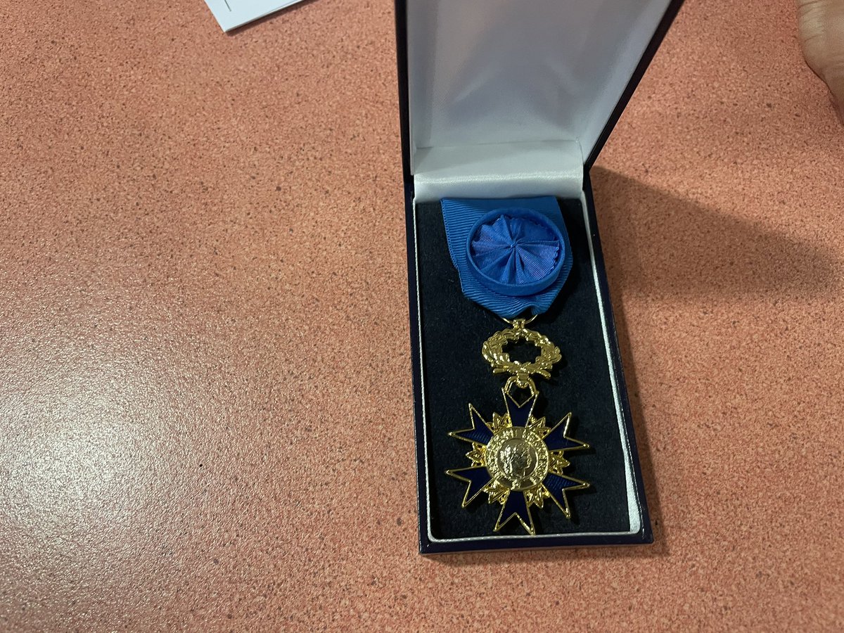 clglouiseweiss1's tweet photo. 🎖L'association nationale des membres de l'Ordre national du Mérite de l’Essonne a rencontré les délégués du #CVC du collège @clglouiseweiss1 .
#ANMONM
@ANMONM_53 @CHEFCAB91 @NadEducNat @acversailles @education_gouv @VieLyceenne @ChBrunelle @CAVL_Versailles @AntoineQuinio https://t.co/a4UFoASRbf