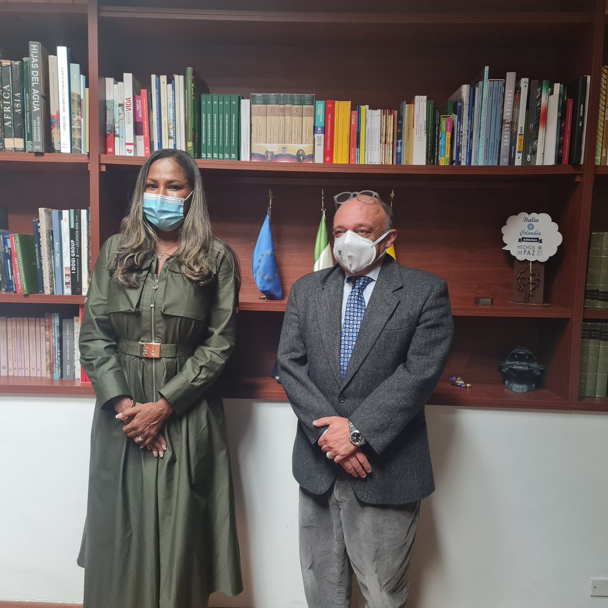 LigiaStellaCha3's tweet photo. Siendo mi segunda Nacionalidad la Italiana, es un honor para mi la invitación del embajador de Italia en Colombia DR Gherardo Amaduzzi. Constructiva charla desde lo profesional y humano. Ho bevuto il migliore espresso da tempo#DanteAlighieri #AmbasciataItaliana #EmbajadaItaliana https://t.co/tzCk8RlOlc