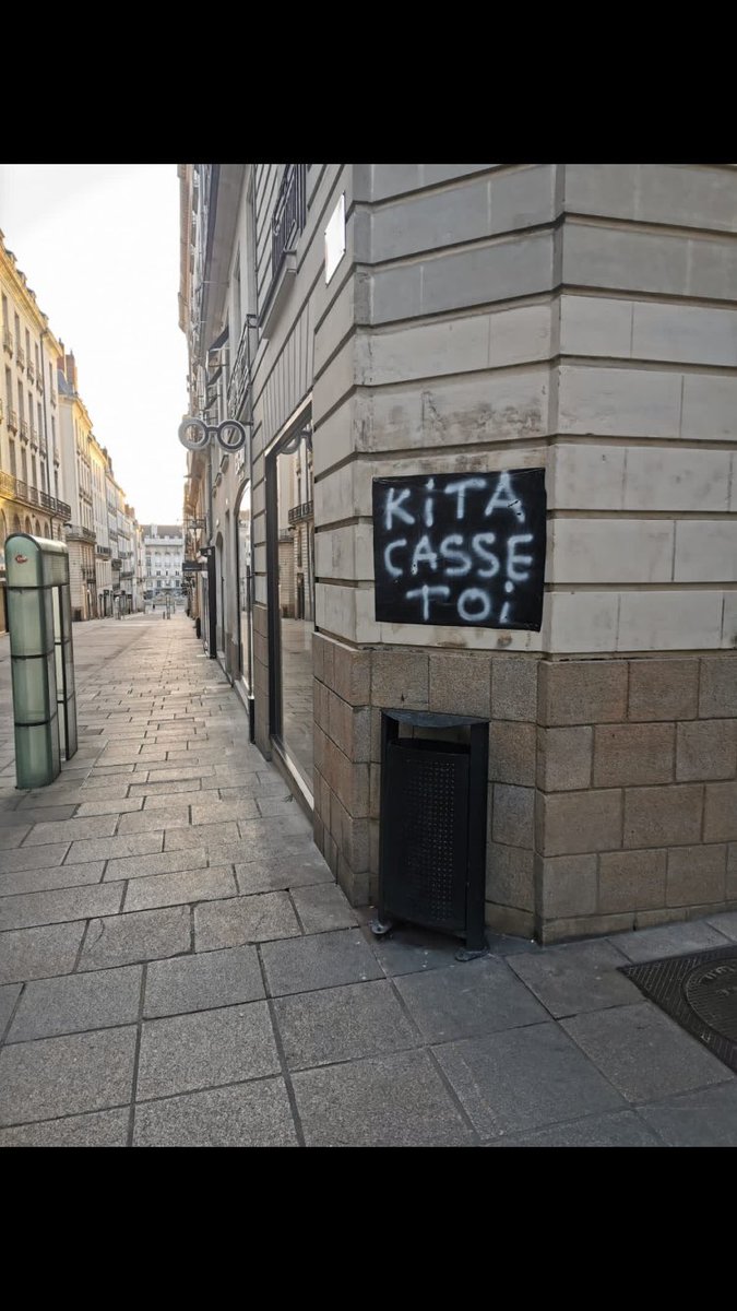 GenerationKita's tweet photo. Quelque part dans Nantes... #KitaOut https://t.co/118PNZhvaa