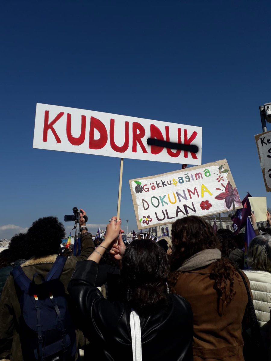 ErilSiddet's tweet photo. Kadıköy|

İstanbul Sözleşmesi'nden de haklarımızdan da özgürlüğümüzden de vazgeçmiyoruz !
#istanbulsozlesmesiyasatir https://t.co/sDBxqA3uyv