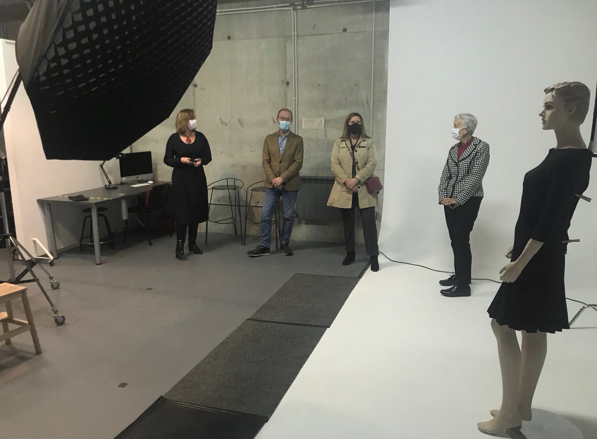 GobAsturias's tweet photo. La consejera de Educación, Carmen Suárez, y el director general de Enseñanzas Profesionales, @javiercueli, han presentado hoy la oferta de Formación Profesional en Asturias para el próximo curso en el Centro Integrado de #FP para la Comunicación, Imagen y Sonido (CIFP #Cislan) https://t.co/pbEvpwaLt7