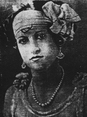 Enter Elena Hoyos. Elena’s mother took her to the hospital in 1930 to be examined, where Tanzler recognised her as the woman in his visions. Elena was married to Luis Mesa, but this (or indeed his own wife) didn’t discourage Tanzler.