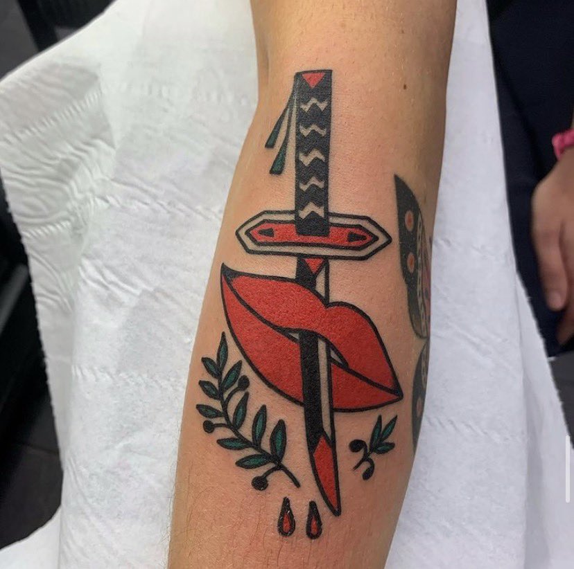 By @albertinodabologna check his profile for more! #sevendoorstattoo #london #topclasstattoos #inked #classictattoo #bright_and_bold #tattoodo #pdxtattoo #americanatattoos #traditionaltattoos #flashworkers