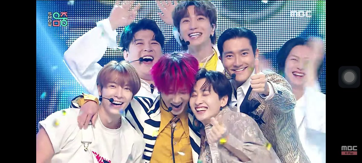 won_sahae's tweet photo. Terima kasih banyak atas kerja keras kalian. Disini aku makin sayang sama kalian terharu banget, bahagia terus dan sehat terus ya sayang-sayangkuπ₯Ίπππ
#IHadFunAtTheHouseParty
#HousePartyLastStage
#ThankYouSuperJunior
#ThankYouElf
#twoweeksoffun
@SJofficial https://t.co/o5exqWy4z7