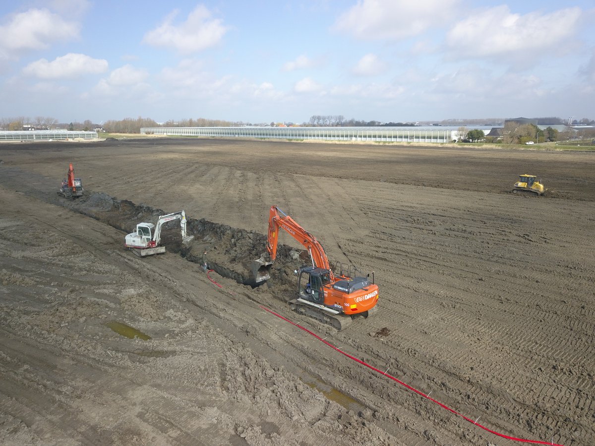 VanDaalenGWW's tweet photo. Middenspanningskabels ingraven op project U GRAND in De Lier https://t.co/BiztAWgAea