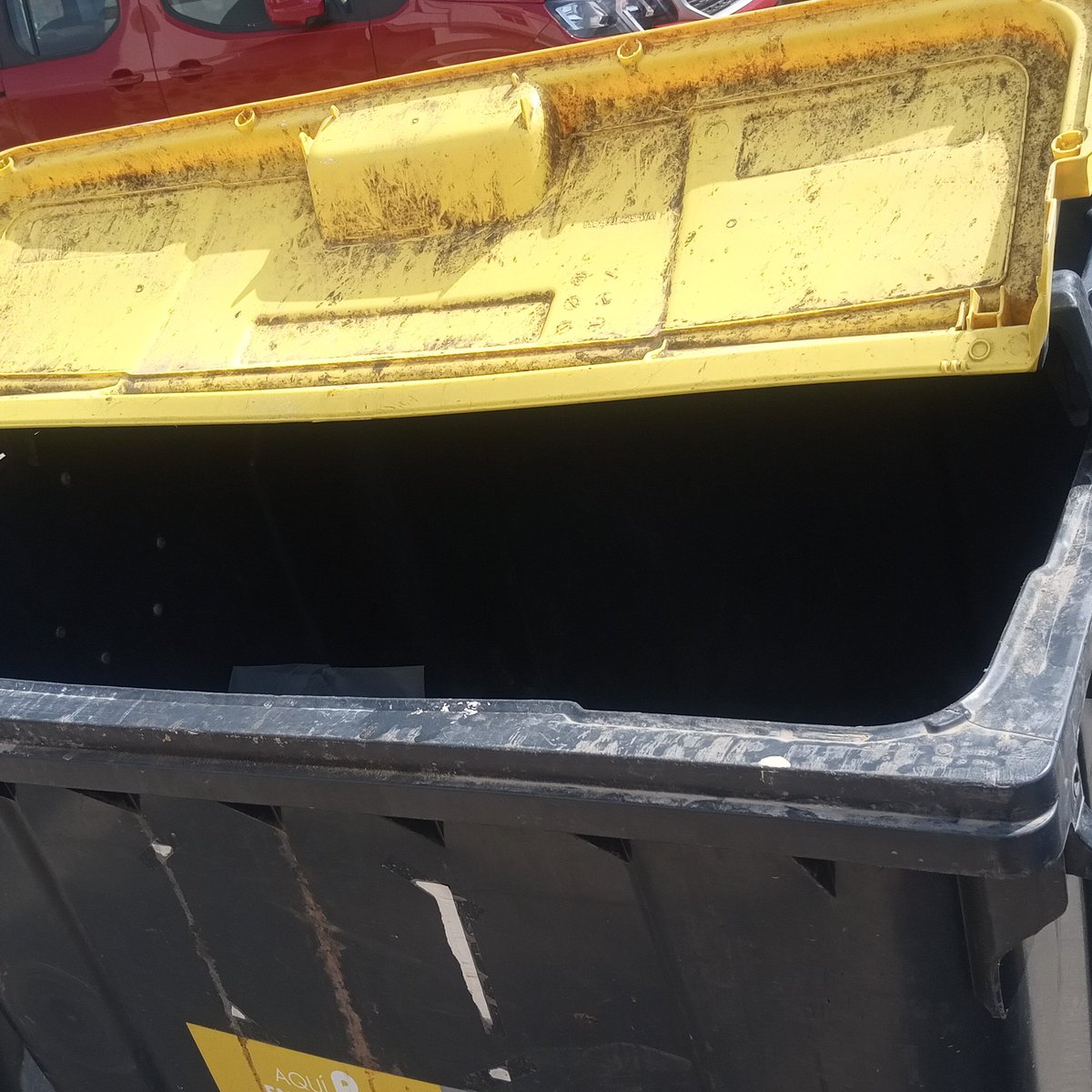 IsaacRosaVi's tweet photo. Ni neteja ni pedal, no convida massa al reciclatge. https://t.co/zChuy7xLMh