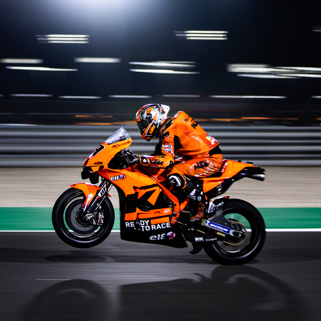 KTM_UK's tweet image. #KTMBlog - 2021 marks the third year of collaboration between KTM and the Tech3 racing team. Dressed in striking orange for this season, the RC16s of Danilo Petrucci and Iker Lecuona will certainly stand out on track - fal.cn/3ejkJ

#KTM #ReadyToRace #OrangeMotoGP