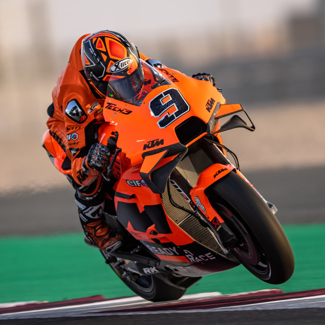 KTM_UK's tweet image. #KTMBlog - 2021 marks the third year of collaboration between KTM and the Tech3 racing team. Dressed in striking orange for this season, the RC16s of Danilo Petrucci and Iker Lecuona will certainly stand out on track - fal.cn/3ejkJ

#KTM #ReadyToRace #OrangeMotoGP