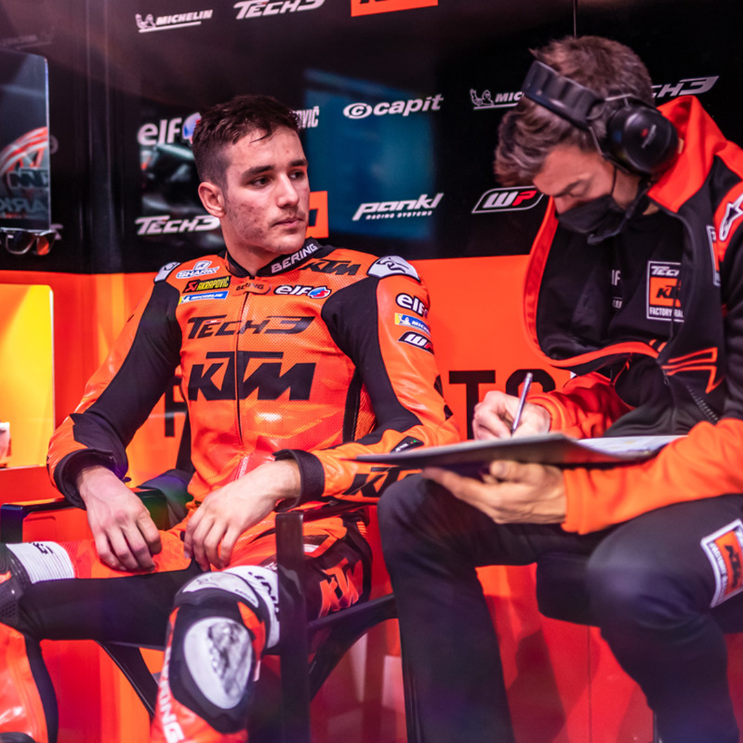 KTM_UK's tweet image. #KTMBlog - 2021 marks the third year of collaboration between KTM and the Tech3 racing team. Dressed in striking orange for this season, the RC16s of Danilo Petrucci and Iker Lecuona will certainly stand out on track - fal.cn/3ejkJ

#KTM #ReadyToRace #OrangeMotoGP