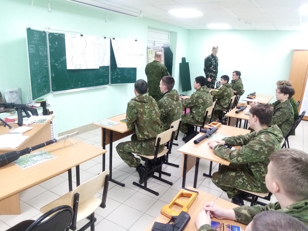 Обучающиеся 10 класса на учебных сборах в центре "Авангард" <a href="/GlavaBogorod/">АМО Богородицкий р-н</a>
