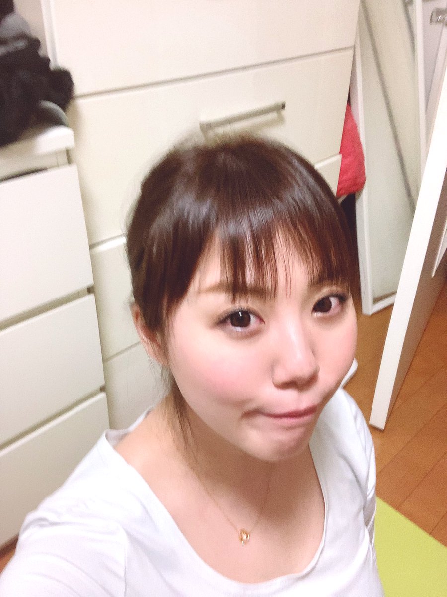 busystreetmiku's tweet photo. お仕事終わって、家でご飯食べたらこうなるよ
肌着でごめんなさい。。
#肌着
#お仕事終わり https://t.co/04i8iXQT3J