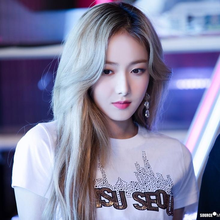 kembangsowon's tweet photo. #FotoProfilBaru Bismillah bucin Hwang Eunbi balik https://t.co/TPvalwXz72