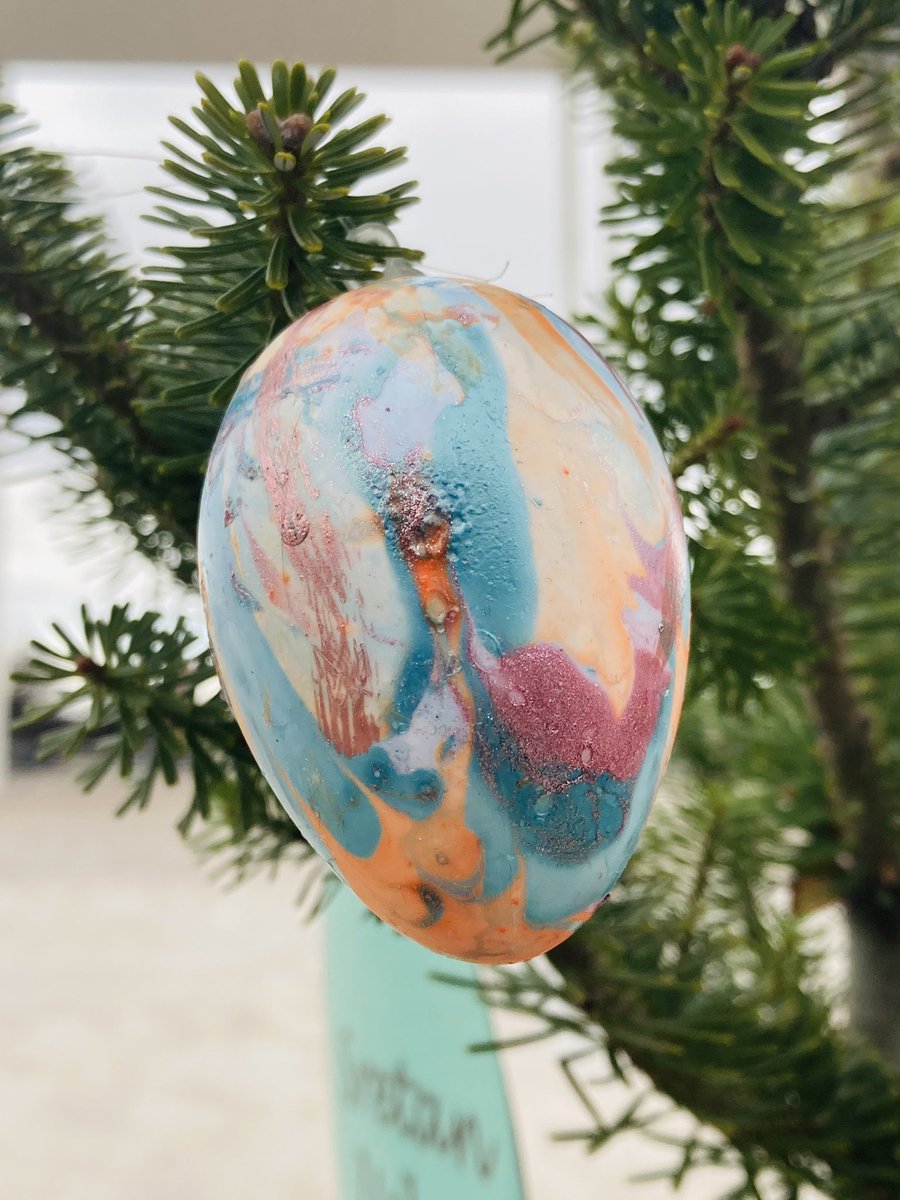 sonjaapp's tweet photo. Wow, eine Nachbarin hat den von mir geschmückten #Osterbaum in der Messestadt Riem in #München mit bemalten Eiern upgegradet. 😊 #MessestadtRiem #Ostereier #Ostern https://t.co/YnXSZ9op8y