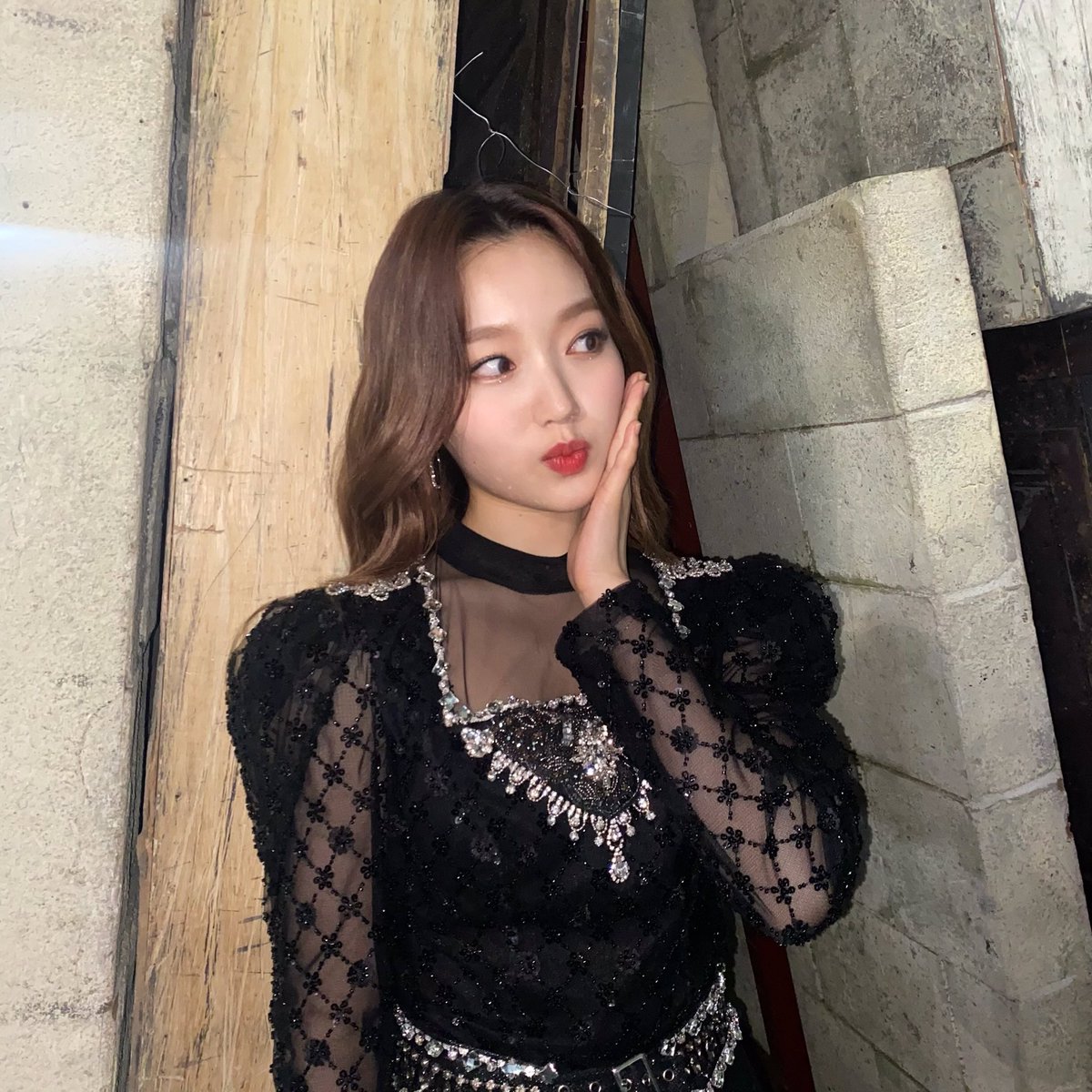 gowontpark's tweet photo. 🌙 ;; good evening, everyone !! 

this is @gowontpark’s mun speaking. due to a reason i can’t say here, i decided to put this account on rest mode for a time i can’t assure. i hope everyone be having a great and happy time here always. 

— kiss and hug, 
chacha. https://t.co/4LsYBeuAjO
