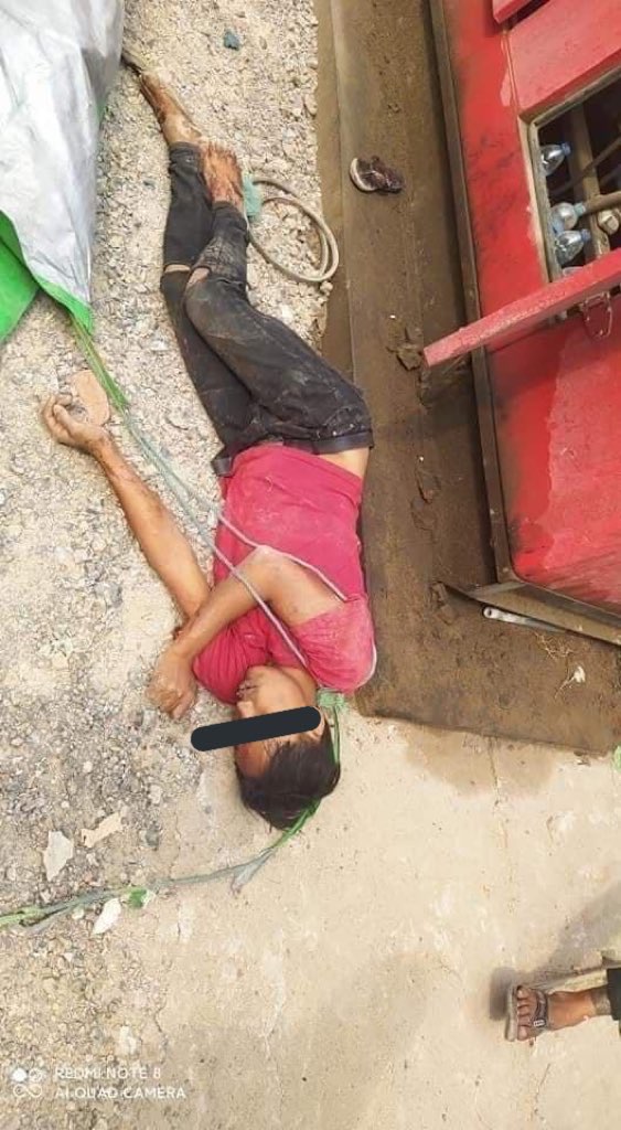 PaingPhyoeThu9's tweet photo. TW // deadbody
In #Mandalay, the Junta's Terrorist Group killed a boy,hid the body inside the Generator and wrote a not on the door that said," Corpse in here. Control your kids". 
#WhatsHappeningInMyanmar
#Mar27Coup https://t.co/M5y3MfLEt3