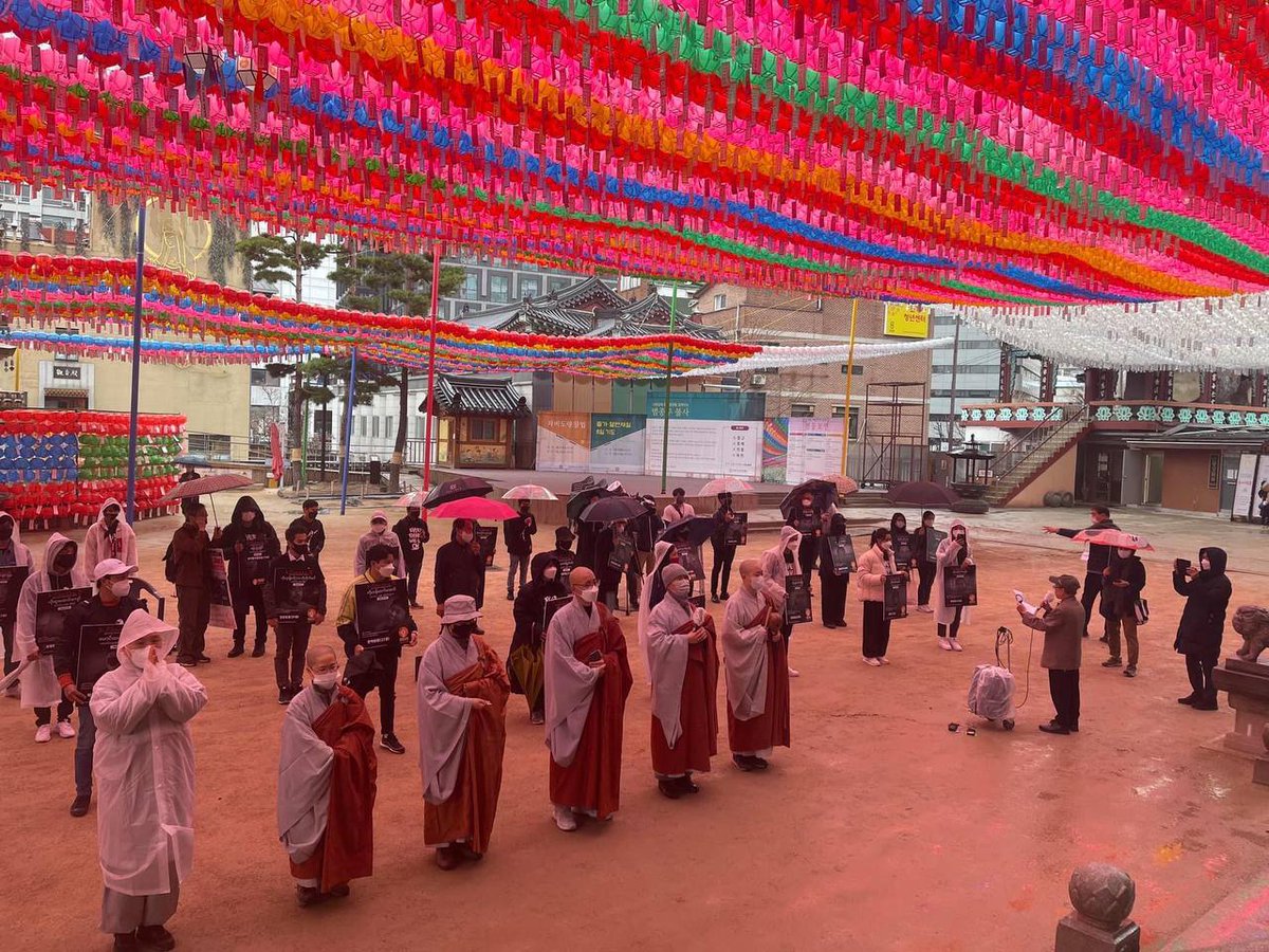 Today, on the 27th of Myanmar Revolution Day, Korean teachers from Youth Action for Myanmar (행동하는 미얀마청년연대) and KOCO Korean Civil Society participated in a march to honor and commemorate martyrs of the Myanmar Spring Revolution.
#AntiFascistRevolution2021 
#Mar27Coup