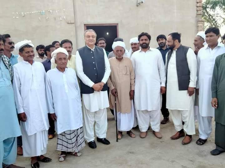 ManaisV's tweet photo. موضع بدھو میں پہوڑ برادری نے دوستوں سمیت کھچی گروپ چھوڑ کر منیس گروپ میں شمولیت کا اعلان کردیا اور دعا خیر پڑتے ہوے
غلام محمد خان پہوڑ کے ڈیرہ پر بستی پاند والا موضع بدھو
#Mailsi #Vehari #NA165 #PP235 #PP236 https://t.co/8EjjJX3CVL
