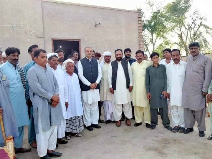ManaisV's tweet photo. موضع بدھو میں پہوڑ برادری نے دوستوں سمیت کھچی گروپ چھوڑ کر منیس گروپ میں شمولیت کا اعلان کردیا اور دعا خیر پڑتے ہوے
غلام محمد خان پہوڑ کے ڈیرہ پر بستی پاند والا موضع بدھو
#Mailsi #Vehari #NA165 #PP235 #PP236 https://t.co/8EjjJX3CVL