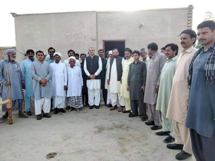ManaisV's tweet photo. موضع بدھو میں پہوڑ برادری نے دوستوں سمیت کھچی گروپ چھوڑ کر منیس گروپ میں شمولیت کا اعلان کردیا اور دعا خیر پڑتے ہوے
غلام محمد خان پہوڑ کے ڈیرہ پر بستی پاند والا موضع بدھو
#Mailsi #Vehari #NA165 #PP235 #PP236 https://t.co/8EjjJX3CVL