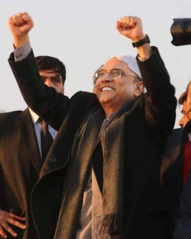 VoiceOfSufyan's tweet photo. #PDM_RIP
#کیسا_دیا_پھر
11 سیاسی جماعتوں نے مل کر PDM بنائی، پھر PDM نے مل کر ایک ھلوے کی دیگ بنائی لیکن اب وہ ھلوہ زرداری اکیلا کھا رہا ہے.
Well Played Zardari 🤗 https://t.co/P7A8Jgl1Cy