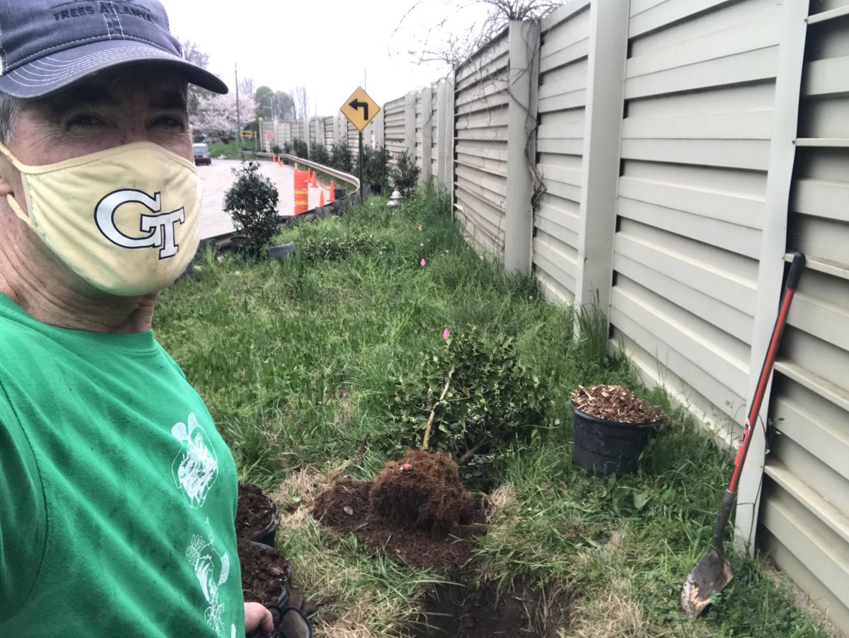 JMTBuzz's tweet photo. It’s the final planting day for ⁦@TreesAtlanta⁩ for this planting season. We’re putting holly bushes along I 20 E. https://t.co/jFWUHqHheV