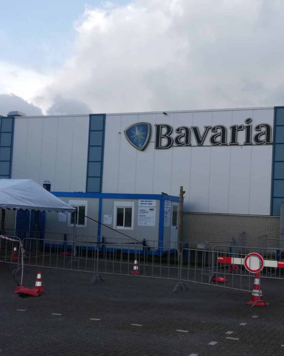 AgnesHuidink's tweet photo. Eerste vaccinatie Covid zit erin! Toch jammer dat er na afloop dan geen biertje is in de IJsselhallen te Zwolle..... #Deventer #vaccinated https://t.co/DDDqKPPtGw