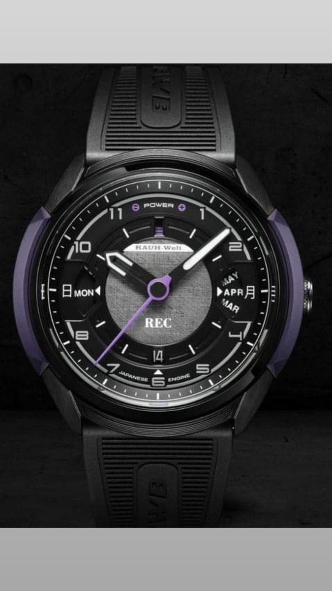 Montres REC. Fabriquée avec des pièces de Porsche 911.
RECupérer, RECycler, REConvertir.
Prix: 1524€. A découvrir en boutique.