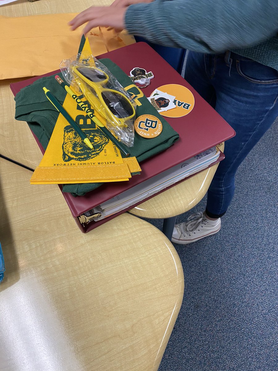 GHS_Ditto's tweet photo. LookY LOOKY - we are getting all the goodies!! Thank you @bayloruniversty Holly Burchettg  @TCU DR. WATTS https://t.co/9MIa2eIrFS