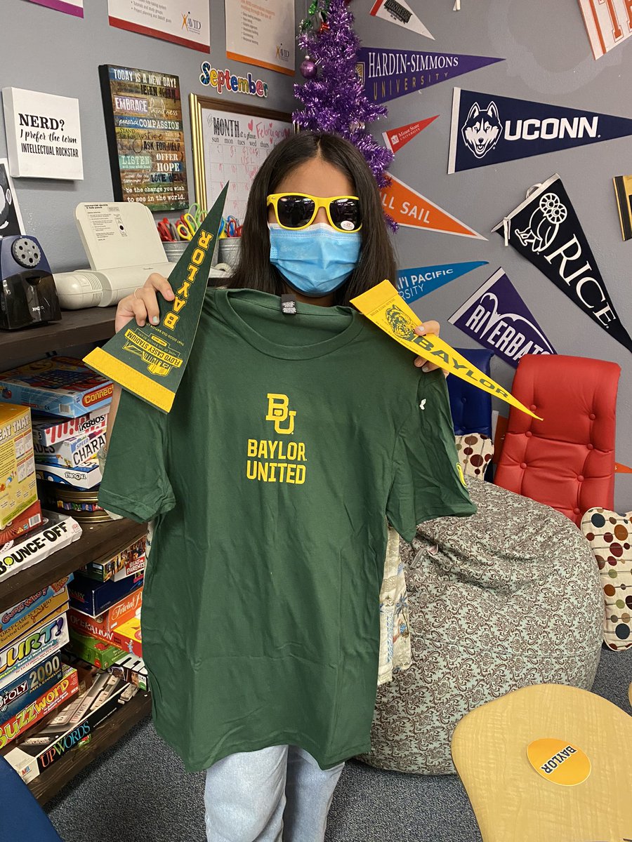 GHS_Ditto's tweet photo. LookY LOOKY - we are getting all the goodies!! Thank you @bayloruniversty Holly Burchettg  @TCU DR. WATTS https://t.co/9MIa2eIrFS