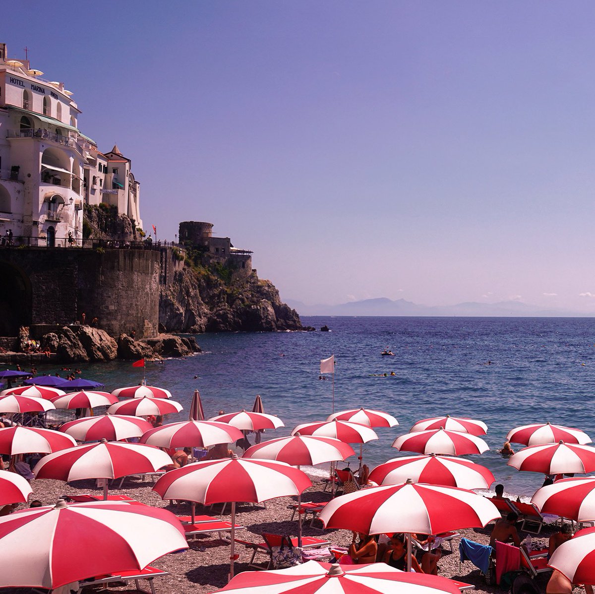 universdesimag1's tweet photo. Dolcevita #dolcevita #amalfi #italia #dolcegabbana @universdesimag1 https://t.co/cbE2SR0qKA
