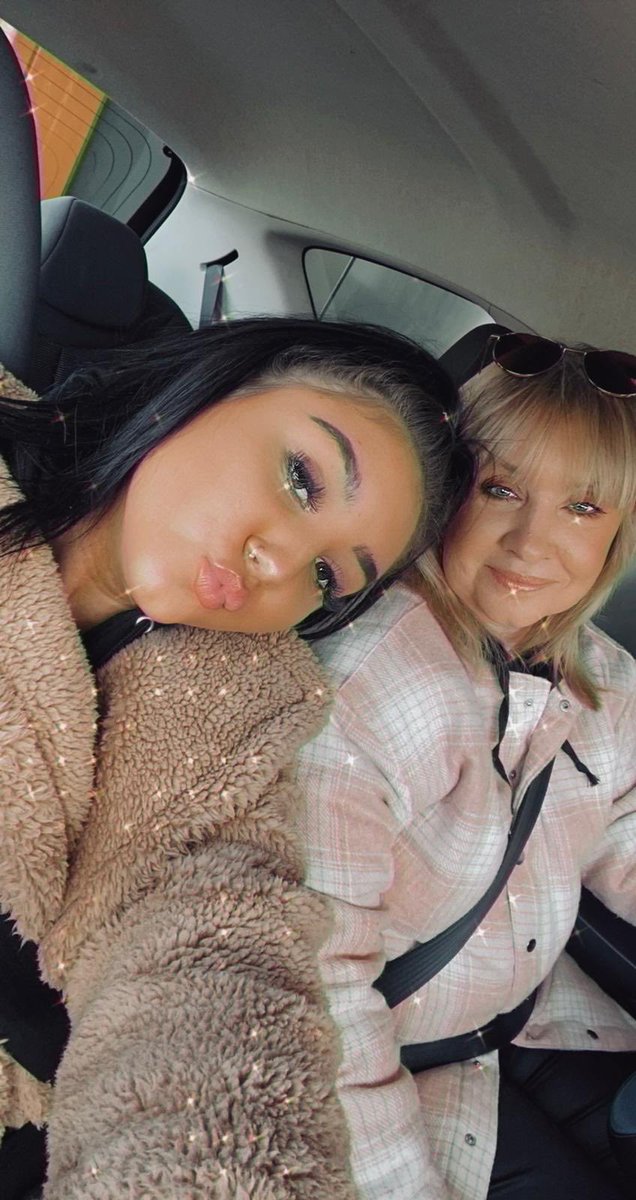 Suz1_W's tweet photo. #Maccys Drive Through 🤳💖💖 https://t.co/a2buun7pgn