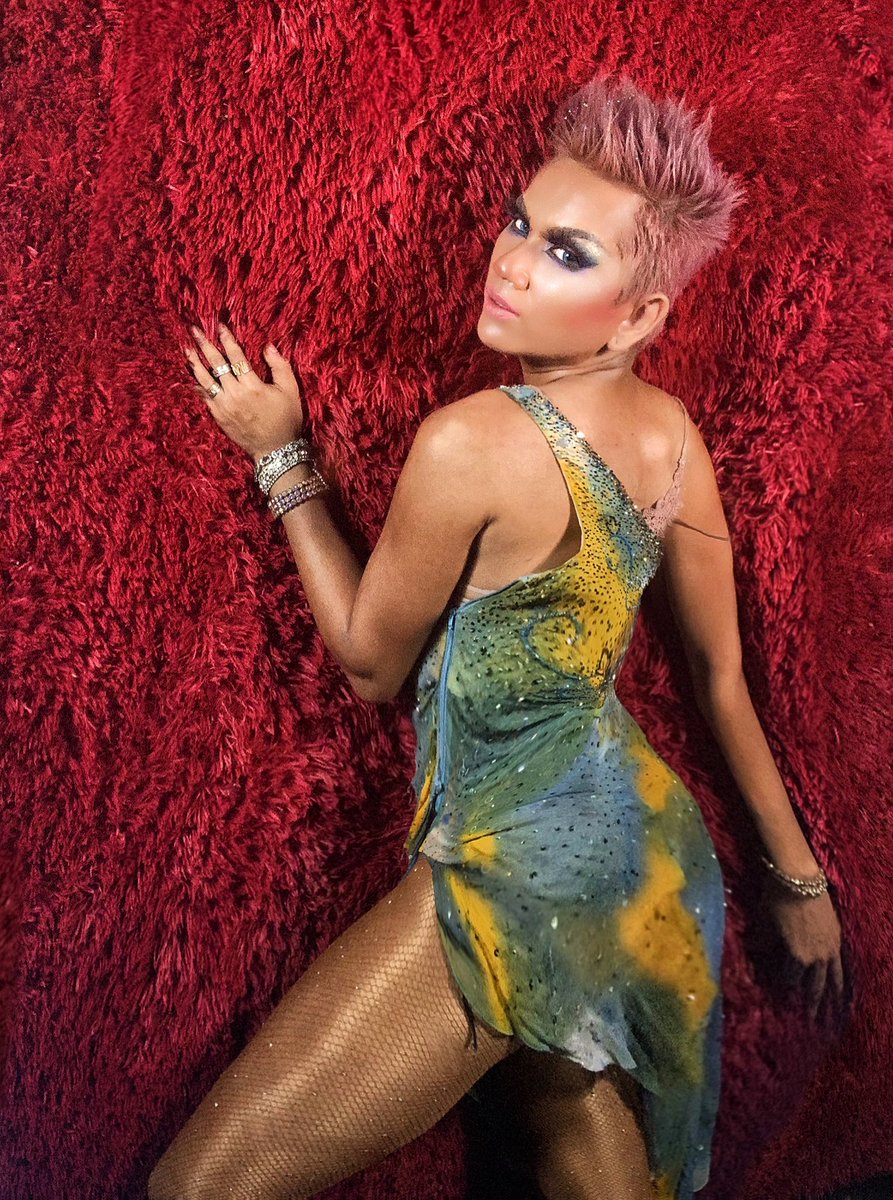 MStrangerFox's tweet photo. โนววิก โนวสน โนวแคร์  แม่สวยมาก! ฮ่าๆๆๆ #mstrangerfox #dragqueen  #dragracethailand  #dragraceth  #dragracethailandseason2  #lgbtq #dragrace  #lgbt #dragqueenthailand #thailanddragqueen #asiandragqueen #savethestrangerbar #houseofdragqueens https://t.co/j8gLziw58z