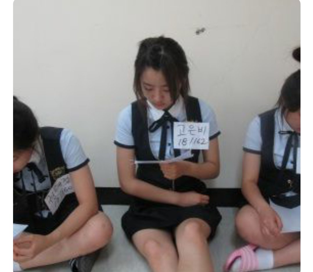eunblooks's tweet photo. baby eunb 🤧 https://t.co/qK63XM4IW8
