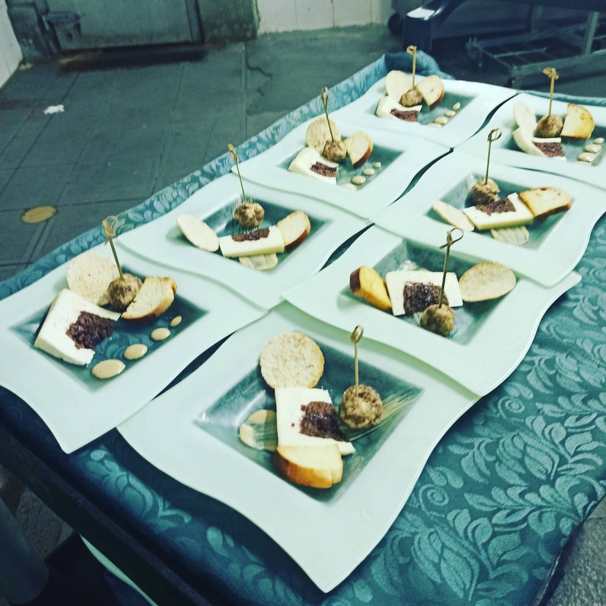 alambiqueranch's tweet photo. Hoy se celebra el #díamundialdelqueso Para nosotros es un estilo de vida lo llevamos en la sangre y lo hacemos con amor....
FELÍZ DÍA CHEESELOVERS ❤️
#ElArtesanoDelQueso #QuesoReed #queserias #DiaInternacionalDelQueso #quesosgourmet #artevenezolano #quesosrellenos #chefcheese https://t.co/PdlxxqYbtK