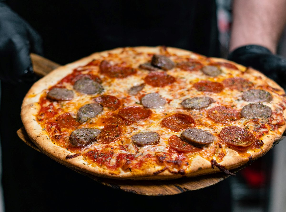 🍕 We're Hiring! 🍕
An exciting opportunity to join the team and to develop our brand new front-of-house food offer has risen. Are you passionate about pizza? Could you be our Pizza Chef? Details here 👉 thelbt.org/get-involved/j… 🍕