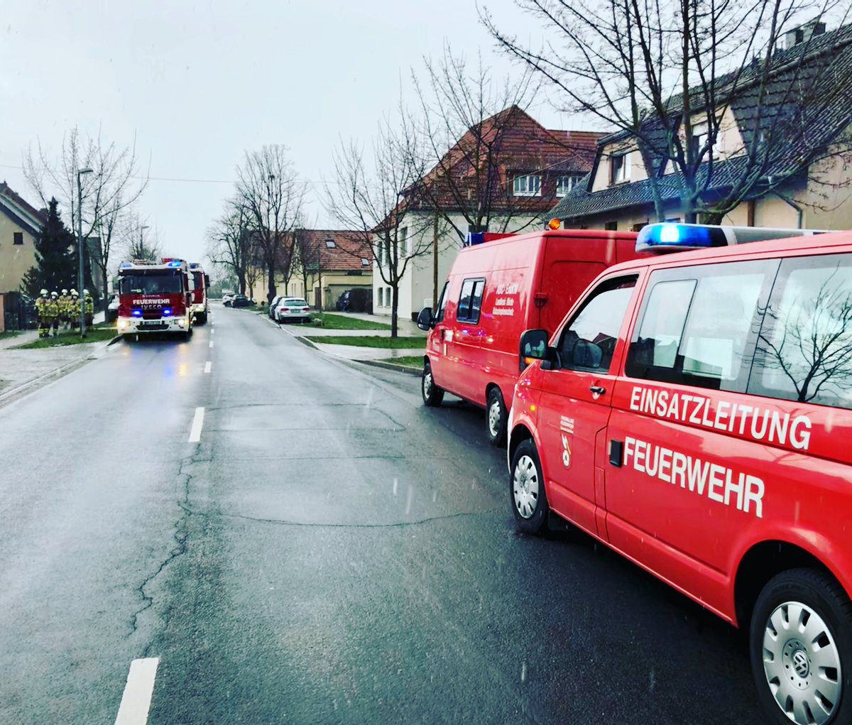FF_Meitzendorf's tweet photo. Die Vermutung eines Anschlages mit #Butansäure (auch #Buttersäure genannt) erforderte heute den Einsatz der #Feuerwehr #Meitzendorf. Der Austritt gesundheitsschädliche Stoffe konnte nicht festgestellt werden. Näheres im Einsatzbericht unter https://t.co/yEGBG4RqV6. https://t.co/pW6qstpEIs