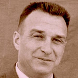 paroles_la's tweet photo. "Nous sommes venus ici pour nous battre, écrivait Jean Magne, 24 ans, en ralliant l'Angleterre le 23 juin 1940. Nous servirons de notre mieux au poste qui nous sera octroyé si humble soit-il,pourvu que ce soit un poste de combat."Gabon, Tunisie, Italie, France : il a été servi ! https://t.co/leDVB32xzi