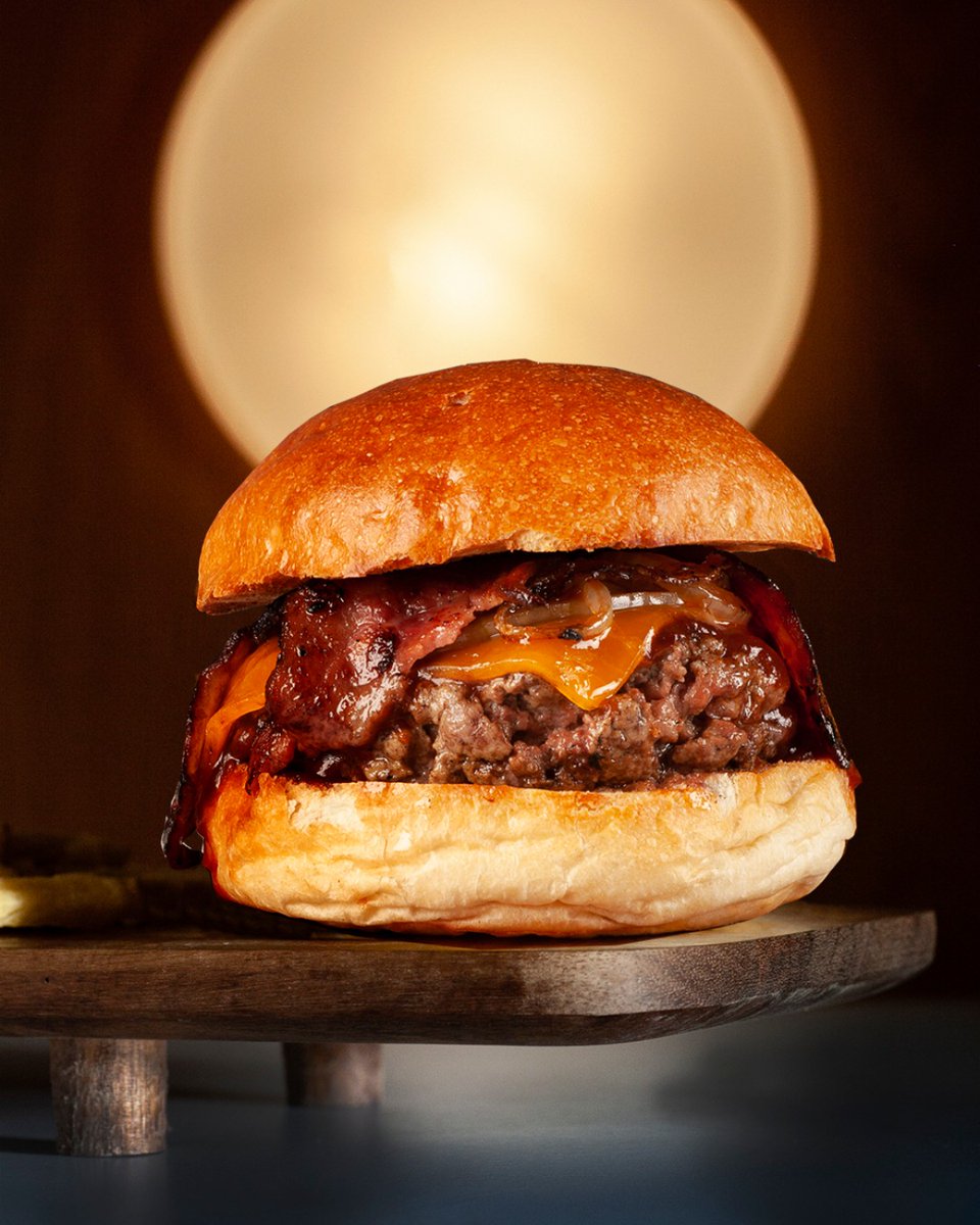HomeBurgerBar's tweet photo. ¡PÍDENOS A DOMICILIO! Y disfruta de nuestras #burgers en casa 🏡 #Pedidosweb🍔
⚡Gastos de envío GRATIS
⚡1/2 ración de entrante GRATIS 🔥

#delivery #hamburguesa #hamburguesamadrid #foodiemadrid #takeaway #burger #food #foodie #burgerlovers #madrid #restaurantesmadrid  #spain https://t.co/fRc5Ios62c