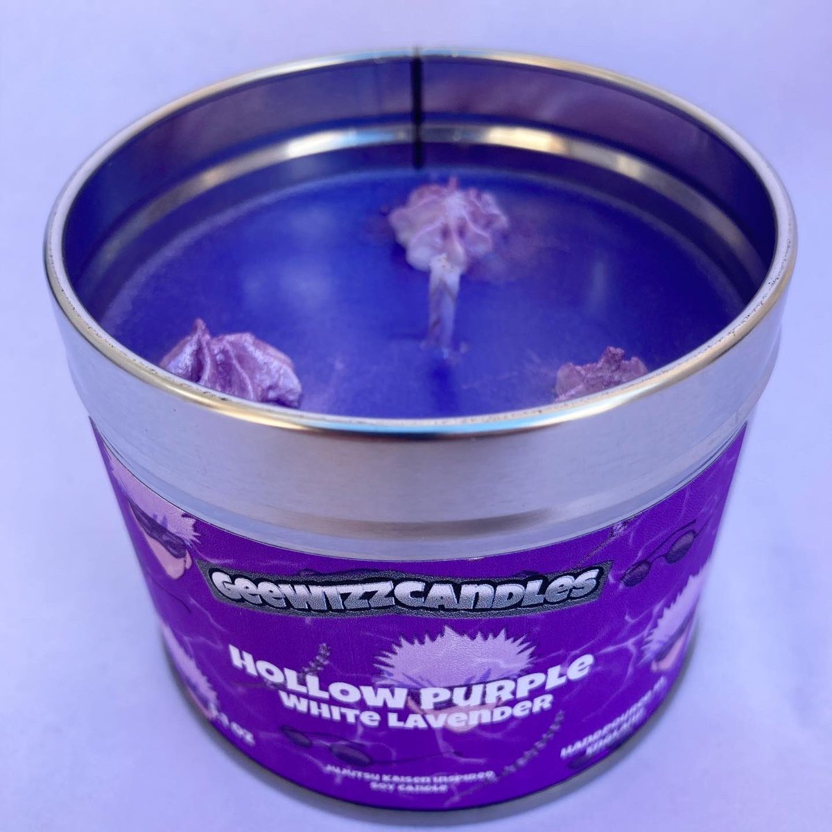 Gee_Wizz_'s tweet photo. A new candle to add to the collection! Hollow purple- inspired by Satoru Gojo from Jujutsu Kaisen.       This candle has a strong scent of lavender with hints of lemon and basil. Available Wed 31 March on my Etsy. Link in bio. #JujutsuKaisen https://t.co/rgCkWXLOGn