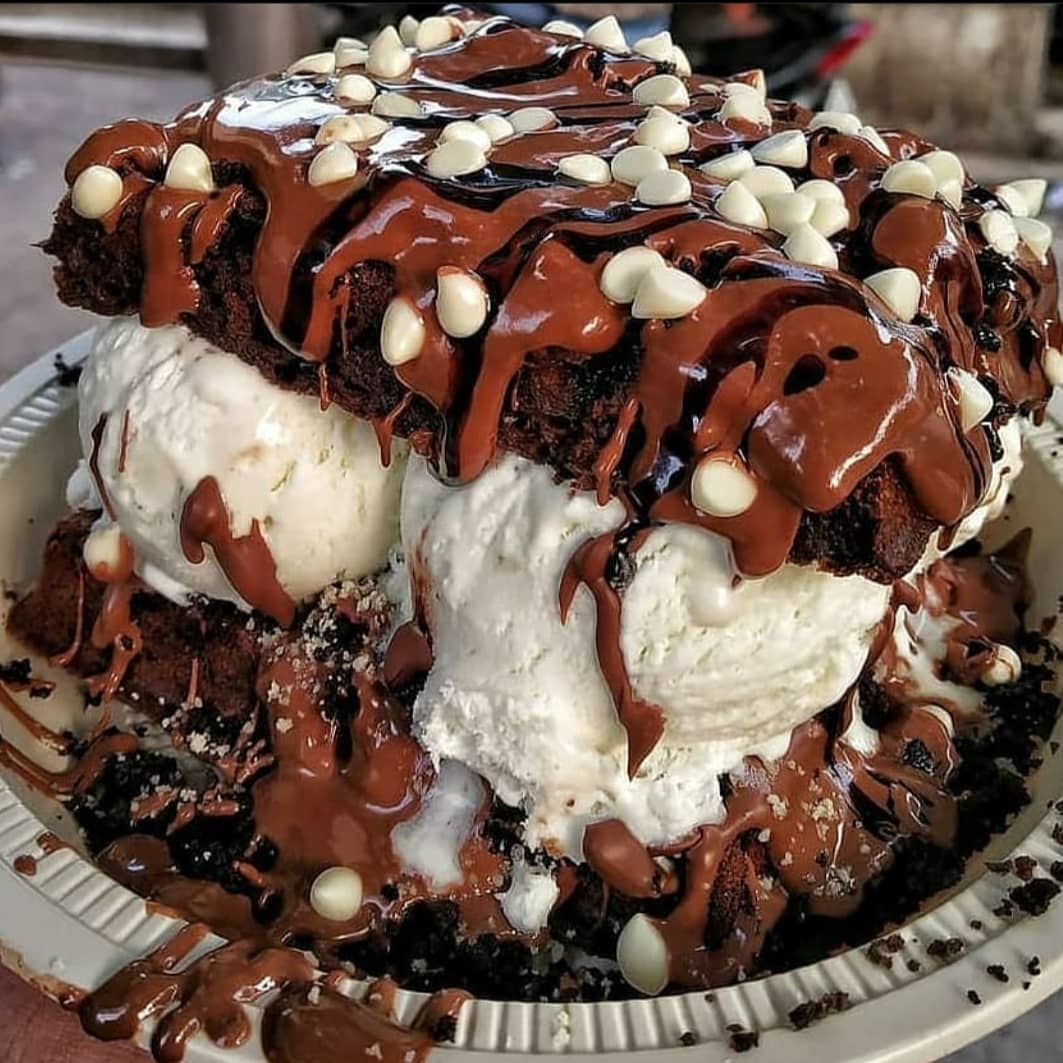 HeadsHungry's tweet photo. Brount Waffle Sandwich🤤❤️

What : brount waffle sandwich
Whare : bubble waffle, matunga 
Test :5/4

@HeadsHungry 
#foodie #foodlover #streetfood #Mumbai #mumbaifood #hungry #yummyfood #icecream #chocolate #sandwich https://t.co/DJwAC8vroR