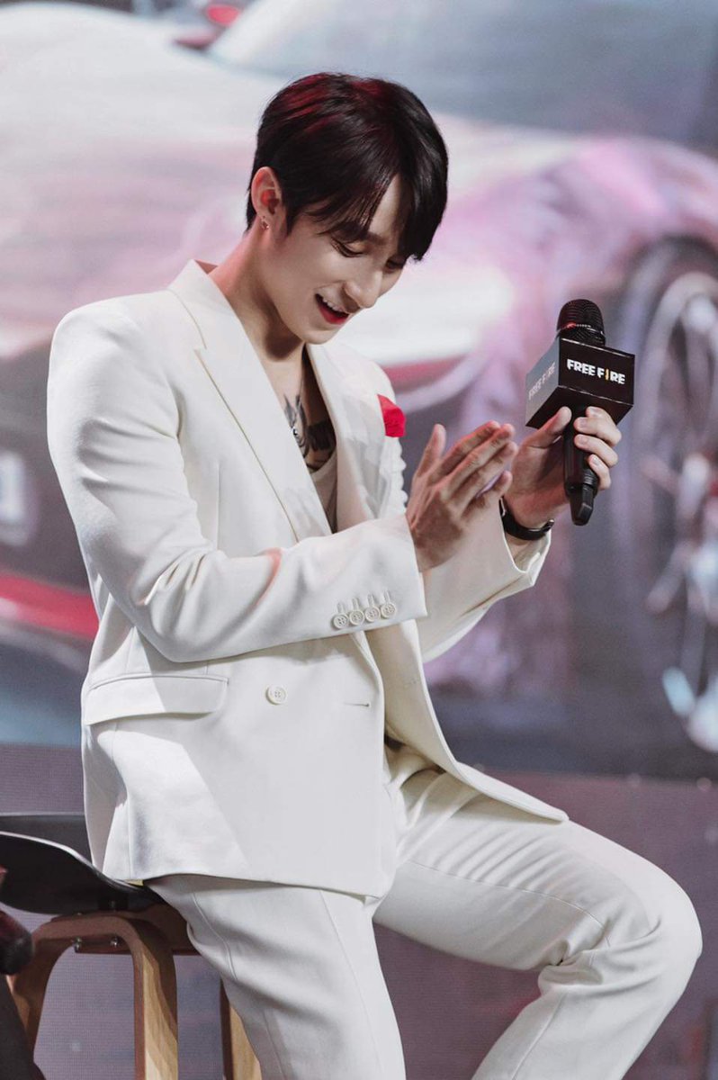 rainprince_sky's tweet photo. Hôm nay chỉ muốn bình yên ngắm Tùng chút thôi🥰
@sontungmtp777
--------------------------
#SonTungMTP #SkyMTP #MTPisUs
#MTPEntertainment #MTPTalent
#rainprince_sky
#suri https://t.co/JNg5B52MFz