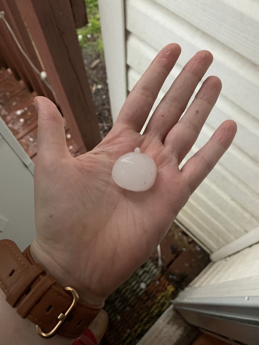 ctucker89's tweet photo. @NashSevereWx Quarter size hail in Spring Hill 😳 https://t.co/WhE9NkUirj